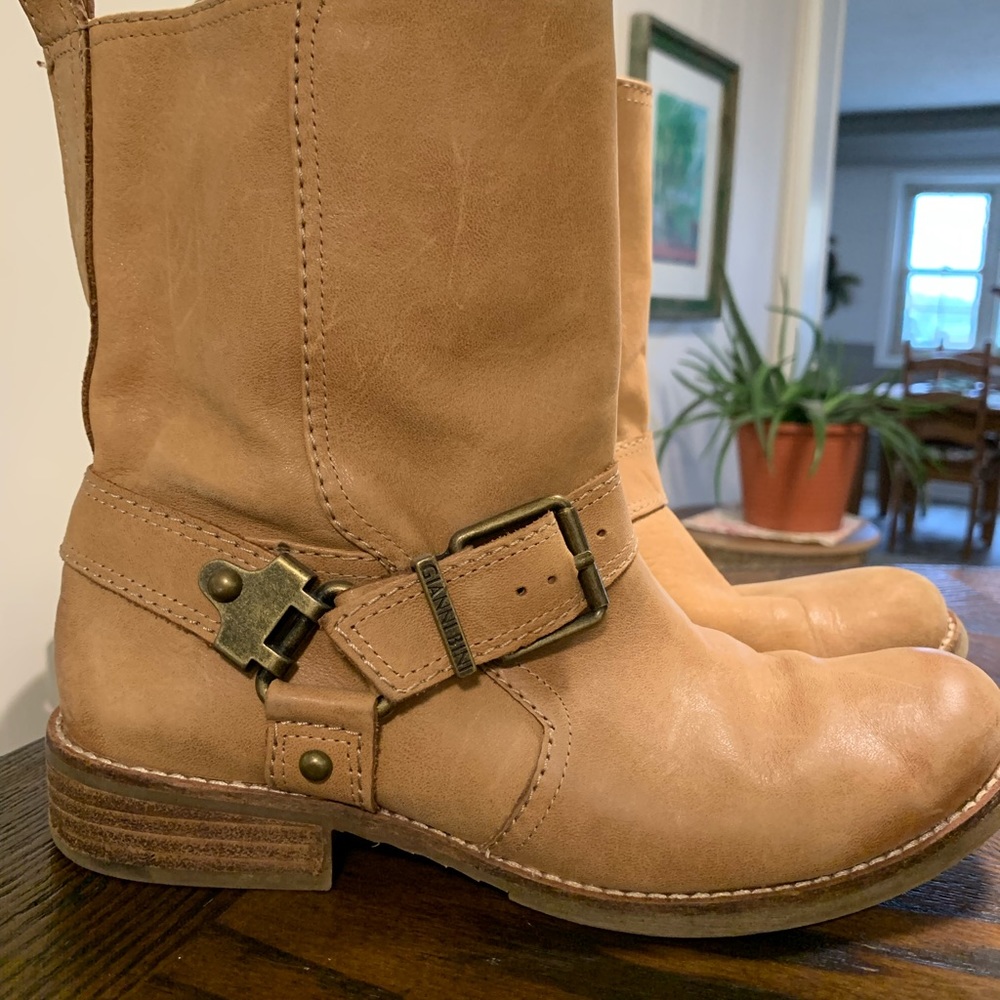 Boots - Picture 2 of 7